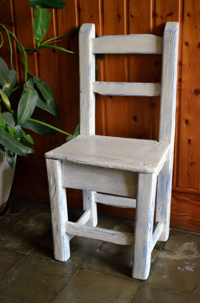 Silla decapada con pintura de tiza