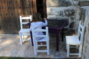 Muebles infantiles con pinturas de tiza