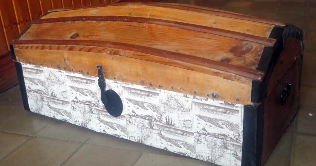 Restaurar un baúl antiguo con papel