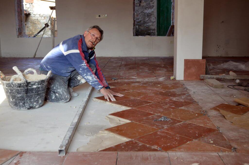 colocando alicatados en cartabon