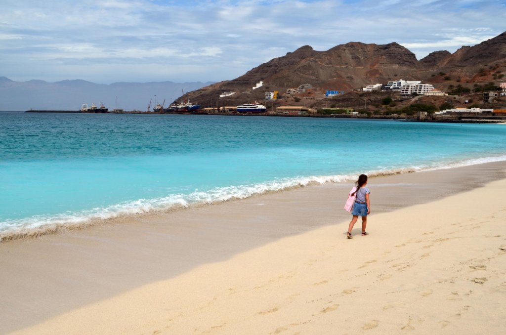 Cabo Verde en familia, playa de Mindelo